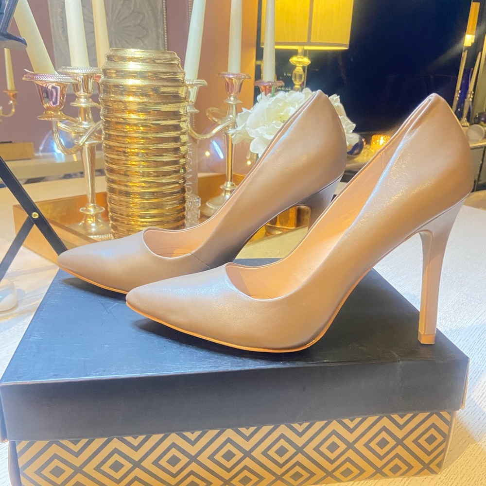 Charles David Phoebe heels